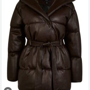 Women's Brown Puffer Jacket. Super warm thick with a hood. Gently worn twice!